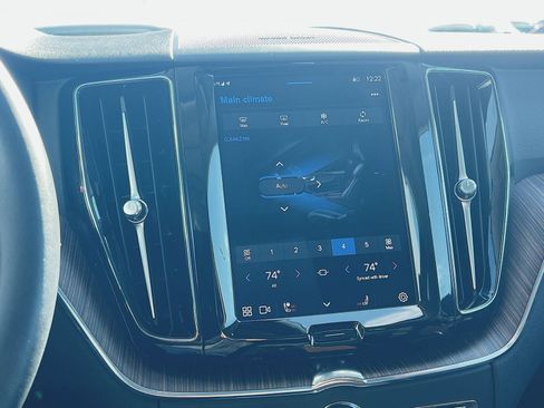 Certified 2022 Volvo XC60 B5 Momentum w/ Climate Package image 21