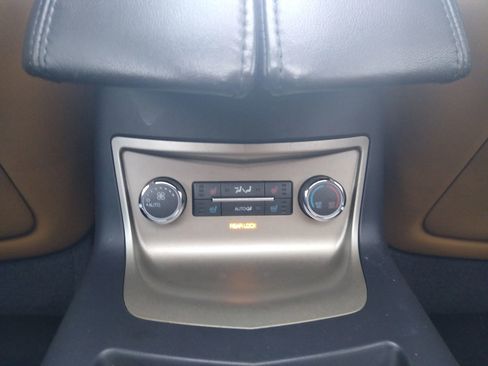 Used 2010 Lincoln MKT AWD image 19