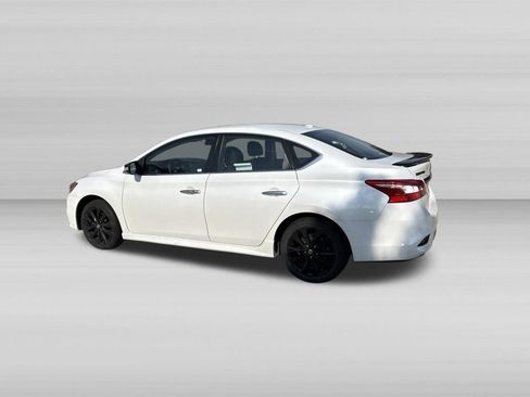 Used 2018 Nissan Sentra SR w/ SR Midnight Edition Package FWD image 8