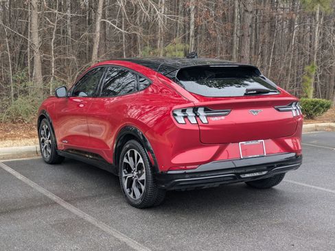 Used 2022 Ford Mustang Mach-E Premium image 5