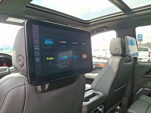 Certified 2026 GMC Yukon Denali w/ Denali Reserve Package AWD/4WD image 12