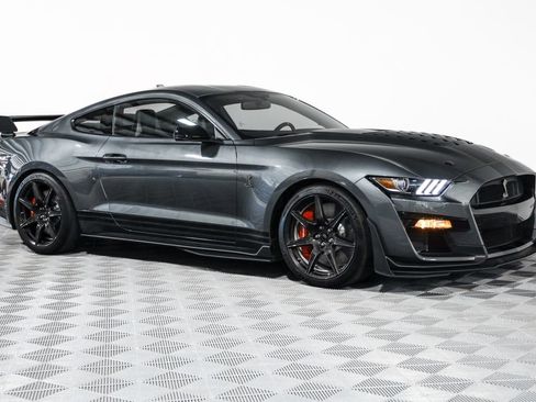 Used 2022 Ford Mustang Shelby GT500 w/ Carbon Fiber Track Pack RWD image 7