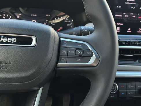 Used 2025 Jeep Compass Limited AWD/4WD image 27