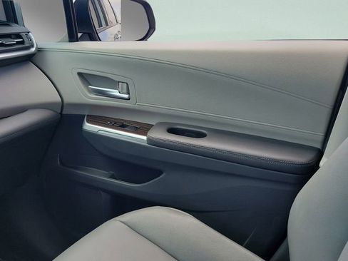 Used 2021 Toyota Sienna XLE image 24