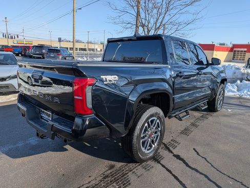 Used 2025 Toyota Tacoma TRD Sport image 7