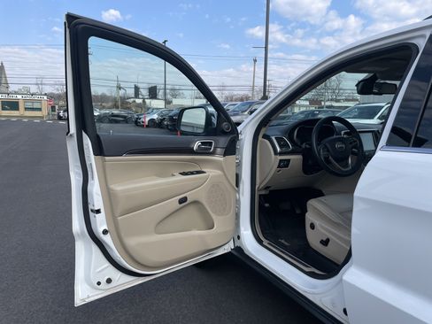 Used 2014 Jeep Grand Cherokee Limited image 36