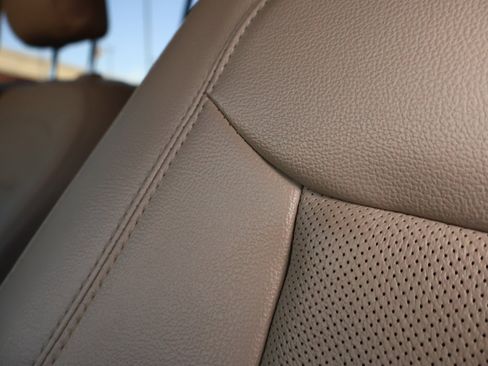 Used 2022 Ford Explorer Limited w/ Equipment Group 301A image 12