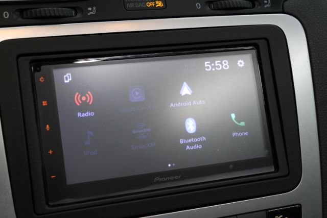 Used 2013 Volkswagen Eos Executive FWD image 16