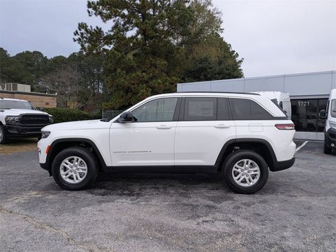 New 2025 Jeep Grand Cherokee Laredo image 5