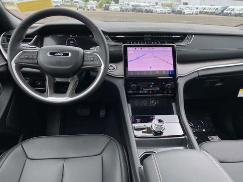 New 2025 Jeep Grand Cherokee L Limited image 10