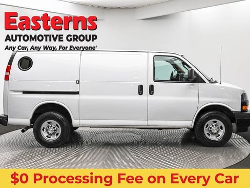 Used 2021 Chevrolet Express 3500 w/ Driver Convenience Package RWD image 4