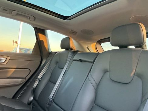 Used 2022 Volvo XC60 B5 Momentum w/ Advanced Package image 14
