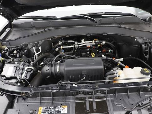 Used 2022 Ford Explorer XLT w/ Equipment Group 202A image 28