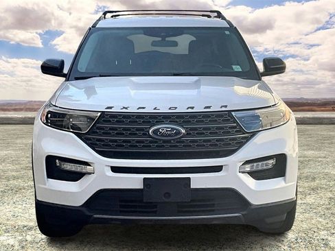 Used 2022 Ford Explorer XLT w/ Equipment Group 202A image 2