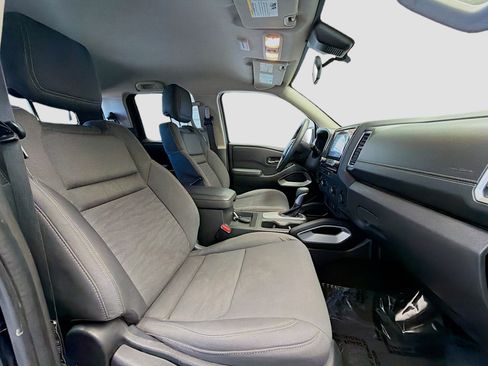 Used 2024 Nissan Frontier SV AWD/4WD image 16
