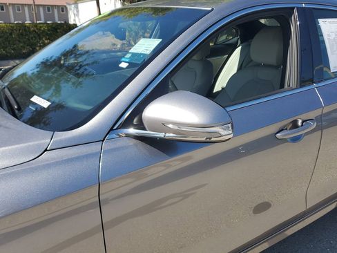 Used 2025 Genesis G70 2.5T image 13