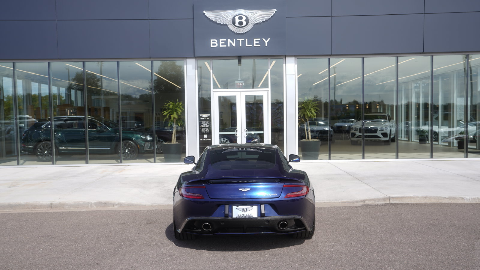 Used 2015 Aston Martin Vanquish Coupe RWD image 14