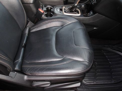 Used 2016 Jeep Cherokee Limited image 23