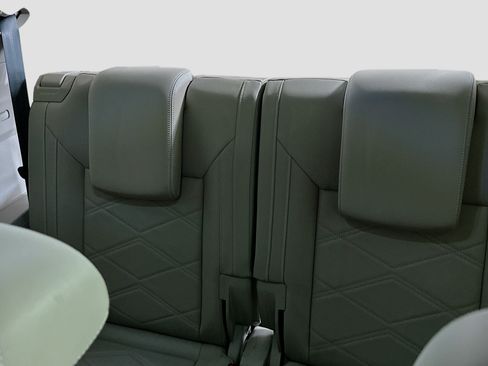 Used 2024 Volkswagen Atlas SE w/ Panoramic Sunroof Package FWD image 30