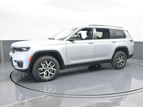 Used 2025 Jeep Grand Cherokee L Limited image 2