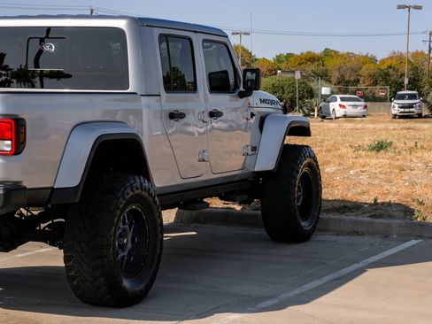 Used 2023 Jeep Gladiator Mojave AWD/4WD image 11