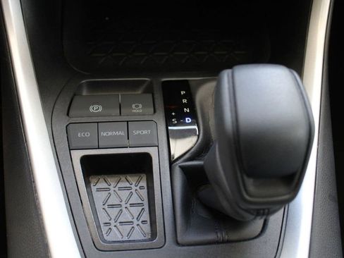 Used 2025 Toyota RAV4 XLE FWD image 22