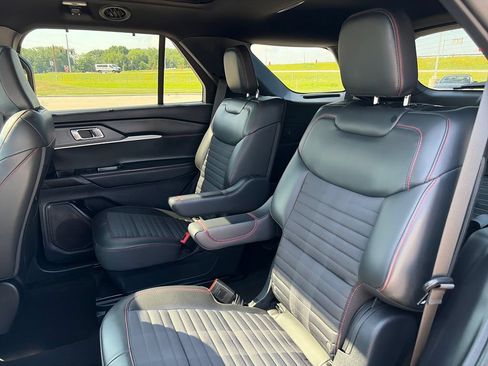 Used 2025 Ford Explorer ST-Line w/ Premium Package AWD/4WD image 33