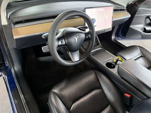 Used 2021 Tesla Model 3 Standard Range Plus image 3