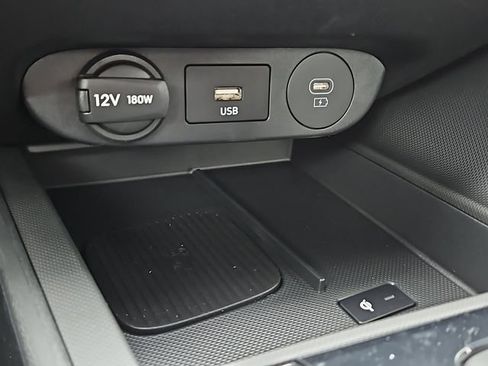 Used 2025 Hyundai Elantra SEL FWD image 17