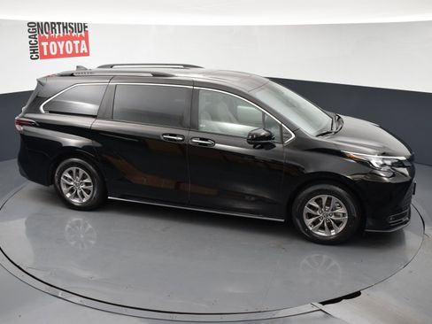 Used 2025 Toyota Sienna XLE w/ XLE Plus Package AWD/4WD image 25