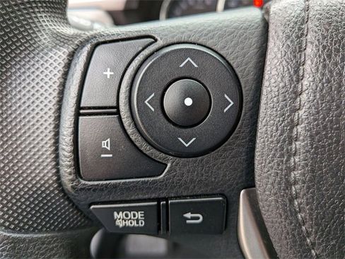 Used 2015 Toyota Corolla LE image 18