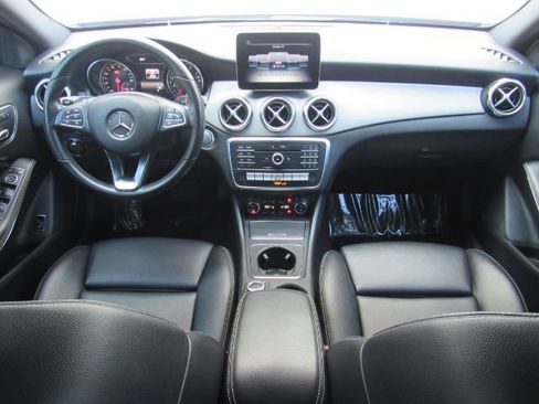 Used 2020 Mercedes-Benz GLA 250 w/ Premium Package image 3