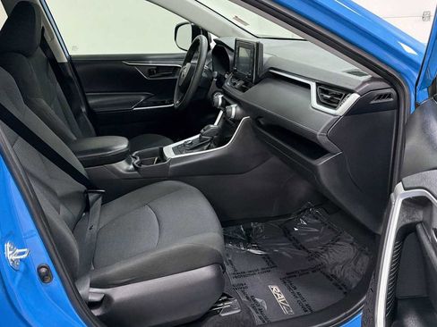 Certified 2020 Toyota RAV4 LE w/ Carpet Mat Package image 28
