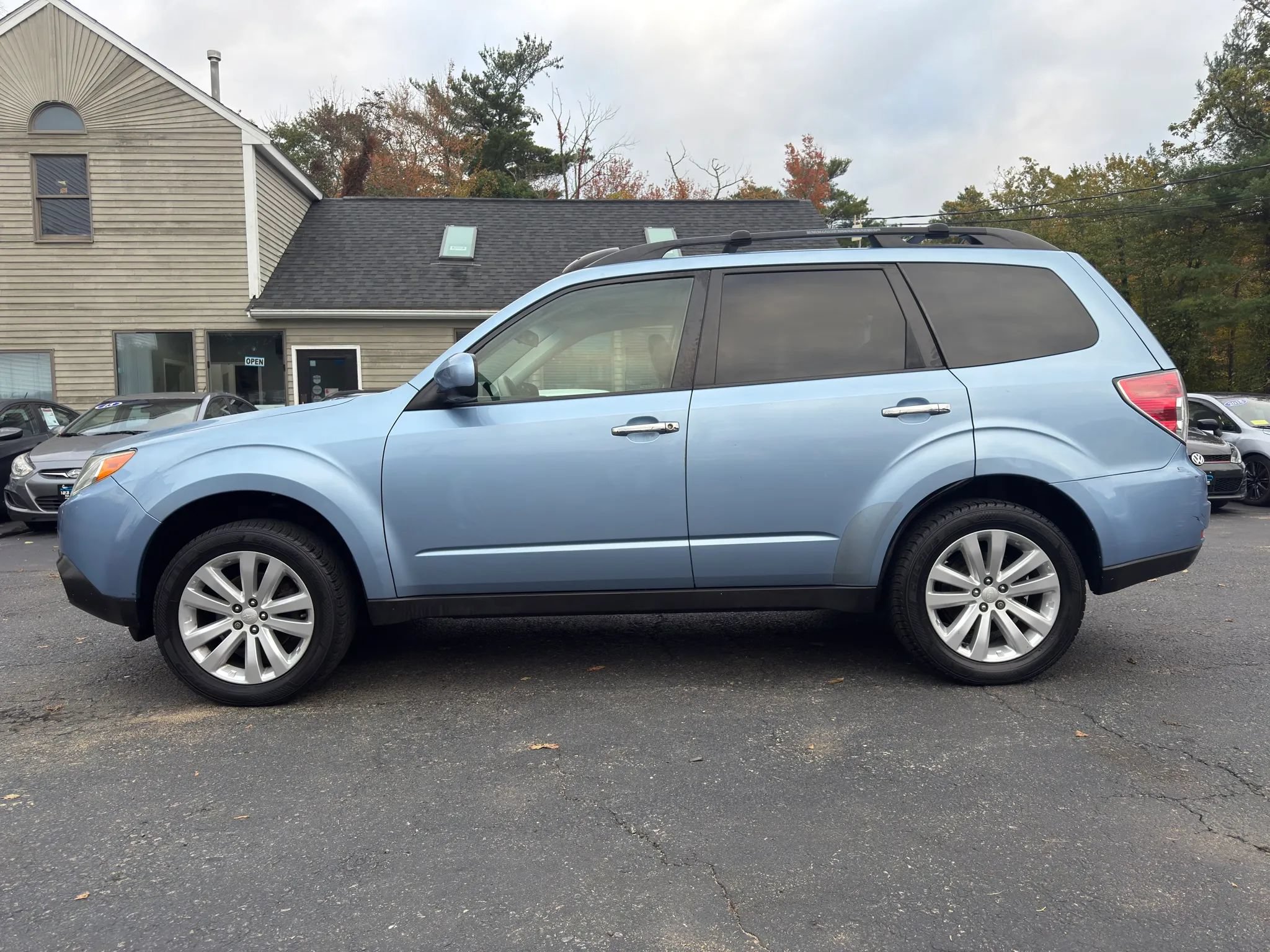 Used 2011 Subaru Forester 2.5X Premium w/ All-Weather Pkg AWD/4WD image 4