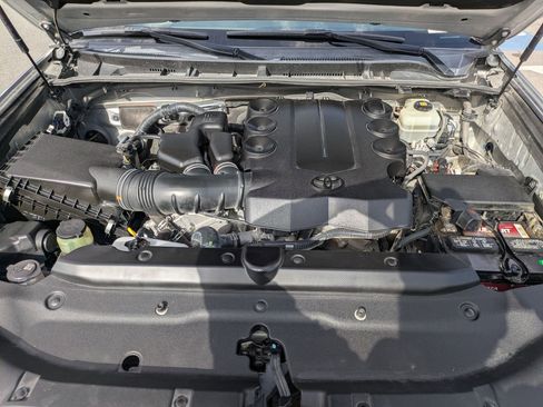 Used 2018 Toyota 4Runner TRD Off-Road AWD/4WD image 34