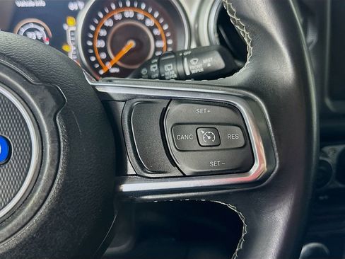 Used 2018 Jeep Wrangler Unlimited Sahara AWD/4WD image 23