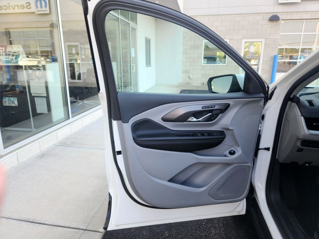 Used 2024 GMC Terrain SLT w/ Tech Package AWD/4WD image 19