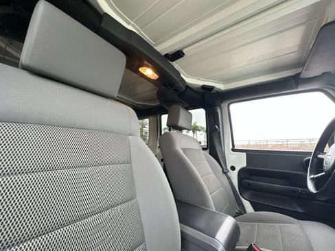 Used 2009 Jeep Wrangler Unlimited Rubicon w/ Dual Top Group image 17