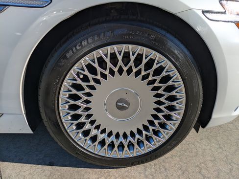 Used 2020 Genesis G90 3.3T Premium image 8