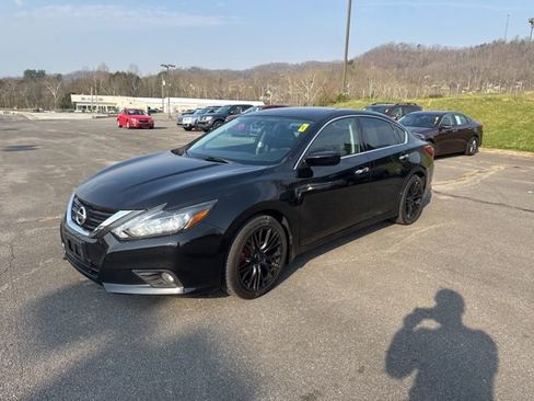 Used 2017 Nissan Altima 2.5 SR w/ Midnight Edition Package image 4