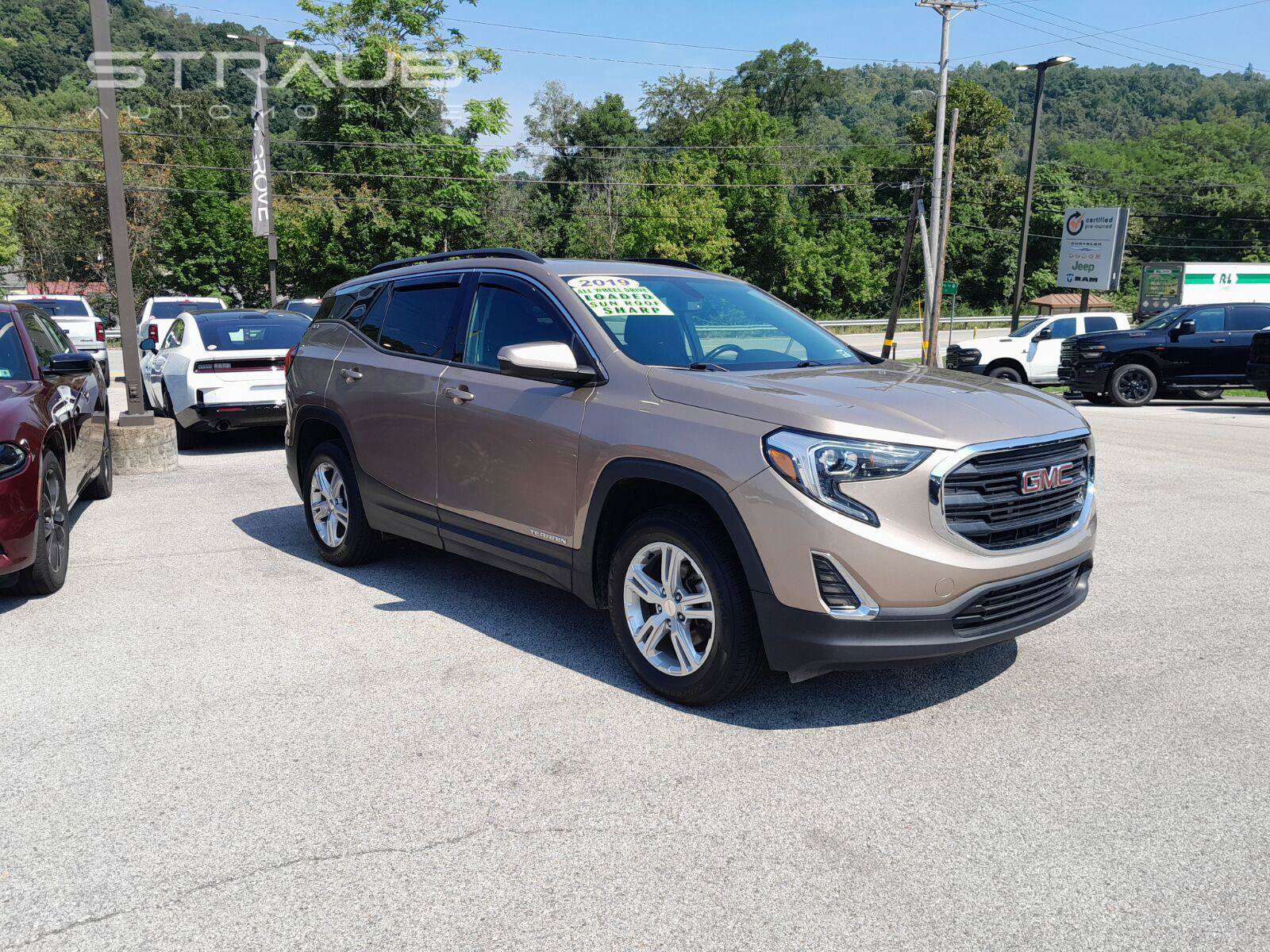 Used 2019 GMC Terrain SLE w/ Driver Convenience Package AWD/4WD image 2