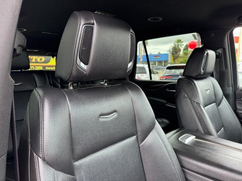 Used 2022 Cadillac Escalade Luxury AWD/4WD image 17