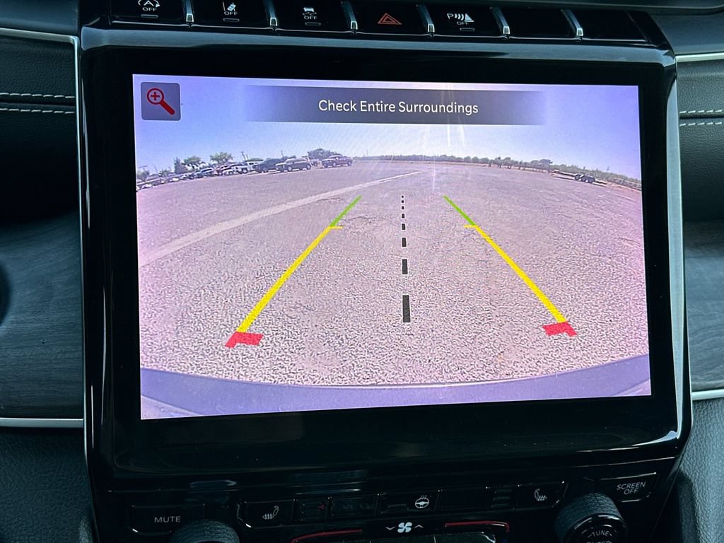 Used 2023 Jeep Grand Cherokee L Limited AWD/4WD image 23