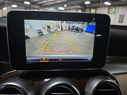 Used 2019 Mercedes-Benz GLC 300 4MATIC image 24