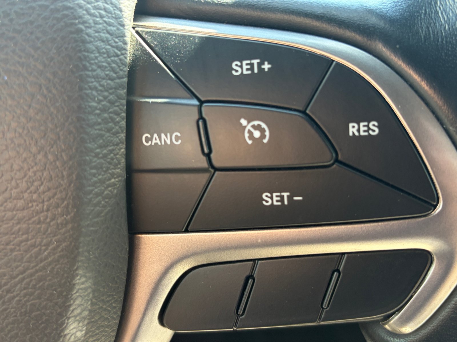 Used 2020 Jeep Grand Cherokee Altitude AWD/4WD image 24