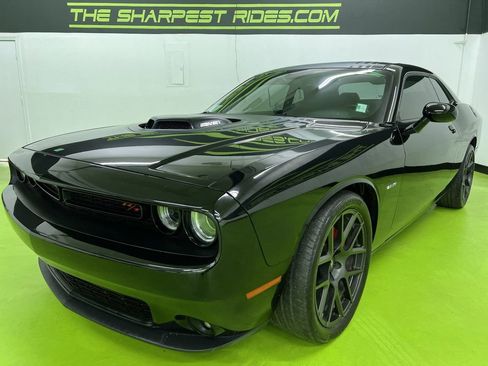 Used 2018 Dodge Challenger R/T RWD image 5