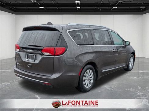 Used 2018 Chrysler Pacifica Touring-L w/ Premium Audio Group image 5
