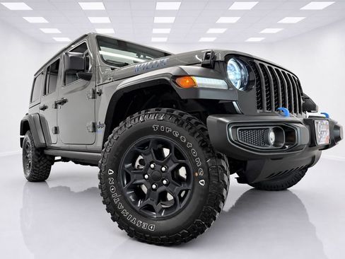 Used 2023 Jeep Wrangler Unlimited w/ Sun & Screen Package AWD/4WD image 14