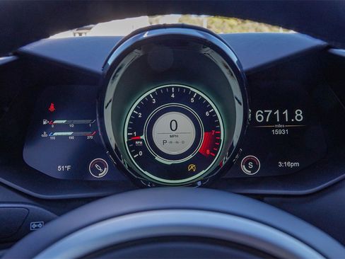 Used 2022 Aston Martin V8 Vantage Coupe image 27