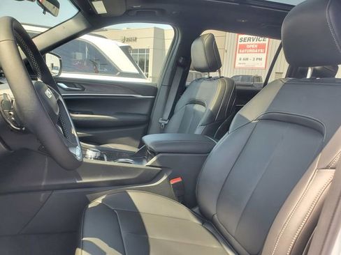 New 2026 Jeep Grand Cherokee L Limited AWD/4WD image 10